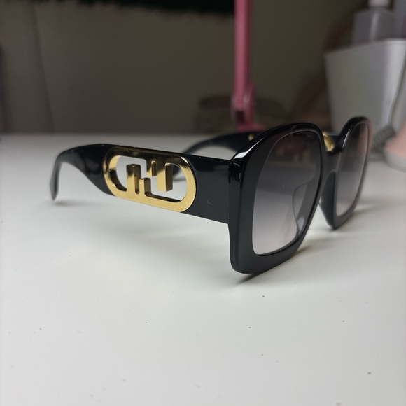 FENDI SUNGLASSES